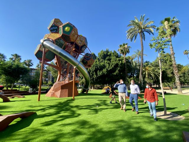 El gran limonero del jardín del Malecón proyectado por Ballesta se abre a las familias murcianas - 1, Foto 1