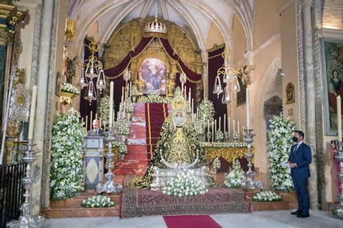 La Virgen de los Dolores preside el acto de Veneración en el Presbiterio de la Parroquia de Alcalá del Río - 1, Foto 1