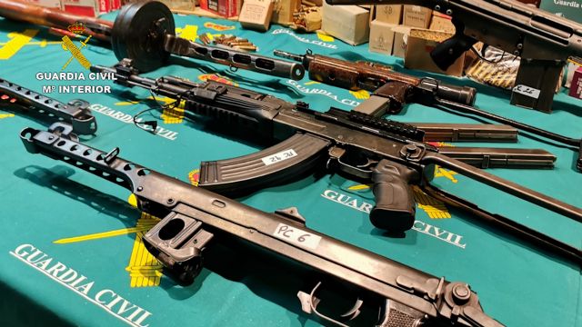 La Guardia Civil desarticula una organización dedicada al tráfico de armas y munición - 3, Foto 3