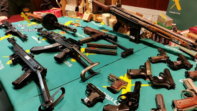 La Guardia Civil desarticula una organización dedicada al tráfico de armas y munición - 4, Foto 4