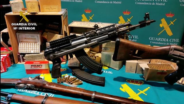 La Guardia Civil desarticula una organización dedicada al tráfico de armas y munición, Foto 5