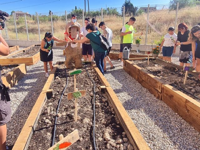 La Fundación El Mosca financia la creación de un huerto escolar intergeneracional en el IES Eduardo Linares Lumeras de Molina de Segura destinado al alumnado con diversidad funcional - 2, Foto 2
