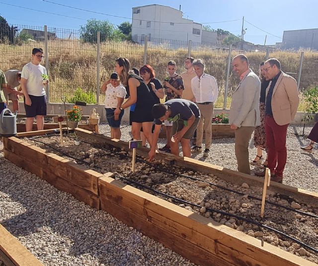 La Fundación El Mosca financia la creación de un huerto escolar intergeneracional en el IES Eduardo Linares Lumeras de Molina de Segura destinado al alumnado con diversidad funcional - 3, Foto 3