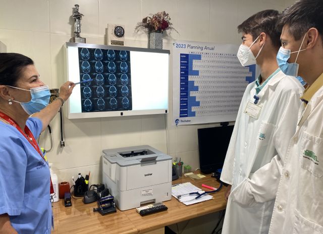 Profesionales de Ribera Hospital de Molina muestran su día a día a alumnos de bachillerato - 2, Foto 2