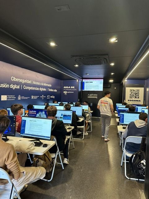 Regresa a Lorca la formación itinerante gratuita Applícate: Sube, conecta y aprende - 1, Foto 1