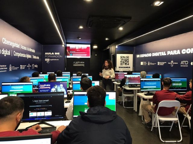 Regresa a Lorca la formación itinerante gratuita Applícate: Sube, conecta y aprende - 2, Foto 2