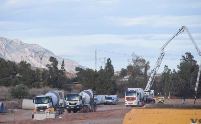 La plataforma de afectados por las obras del AVE convoca una manifestación hoy en Totana para exigir la sustitución del terraplén por un viaducto - 1, Foto 1