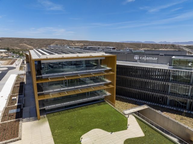 Grupo Cajamar pone en marcha un programa para favorecer la accesibilidad de todos sus puntos de atención al cliente - 1, Foto 1