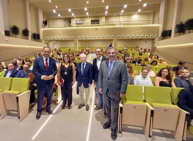 Vázquez subraya “el compromiso del Gobierno regional con el fortalecimiento de los lazos entre universidad, sociedad y antiguo alumnado” - 1, Foto 1