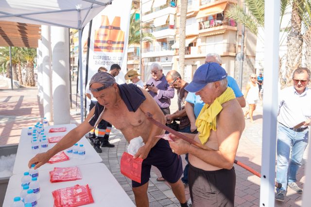 Presentada en Mazarrón una campaña que difunde consejos sobre un baño seguro en las costas de la región - 2, Foto 2