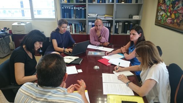 Agricultura colabora en la elaboración de un protocolo para el estudio de la ropa de protección frente a productos fitosanitarios - 1, Foto 1