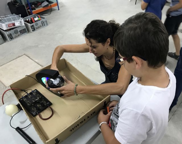 La Comunidad introduce en la cultura 'maker' a una quincena de escolares con un campamento tecnológico de verano - 1, Foto 1