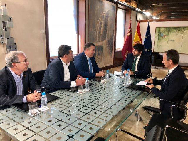 Fernando López Miras se reúne con el presidente de la Federación de Asociaciones de Empresarios de La Unión - 1, Foto 1
