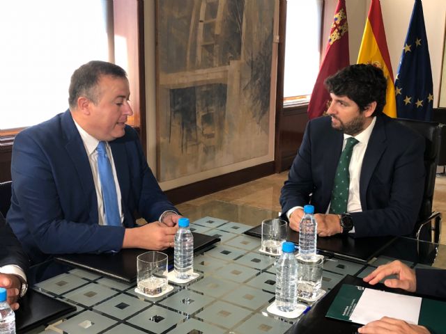 Fernando López Miras se reúne con el presidente de la Federación de Asociaciones de Empresarios de La Unión - 2, Foto 2