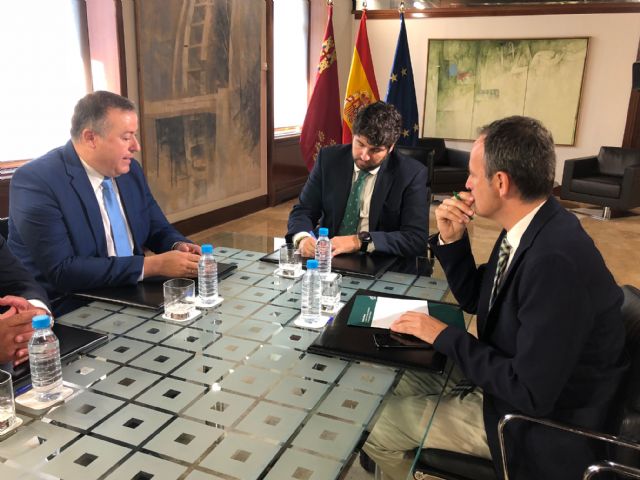 Fernando López Miras se reúne con el presidente de la Federación de Asociaciones de Empresarios de La Unión - 3, Foto 3