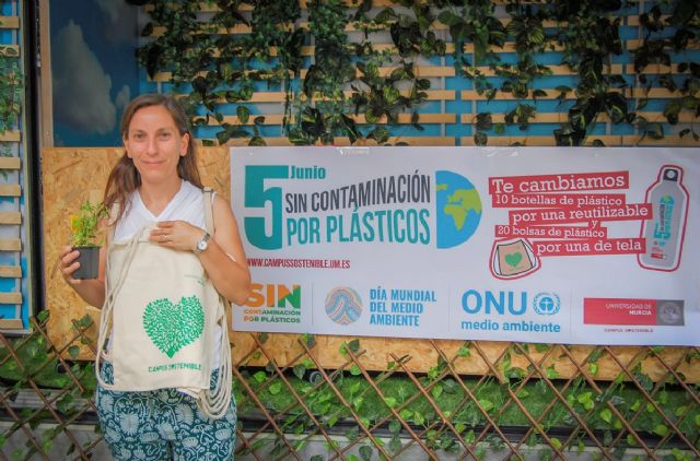 La campaña 'Sin Contaminación Por Plásticos' logra reunir cerca de 6000 botellas y 9000 bolsas desechables en la UMU - 2, Foto 2