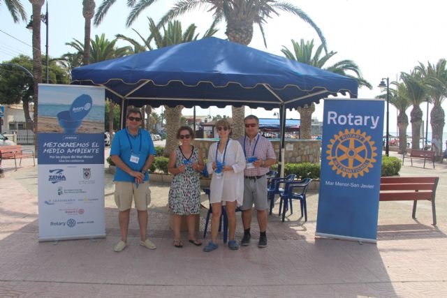 Rotary Mar Menor repartió 2.000 ceniceros en la playa de La Puntica - 1, Foto 1