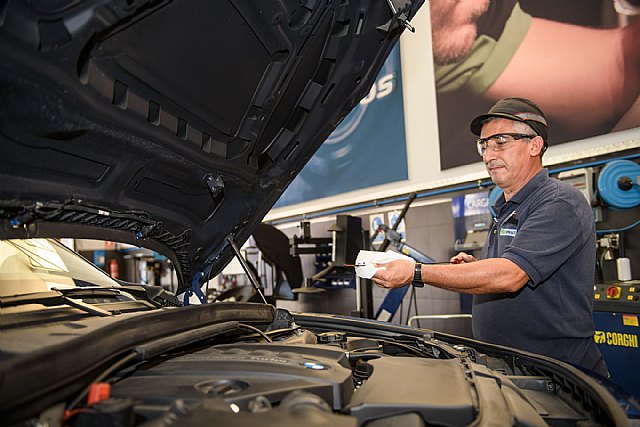 NP: Media hora y alrededor de 70 euros, así de fácil es cambiar el aceite y evitar cargarse el motor estas vacaciones - 1, Foto 1