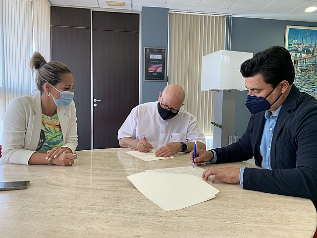 El Ayuntamiento incrementa de 16.000 a 40.000 euros su aportación anual a Cáritas Santiago de la Ribera - 1, Foto 1