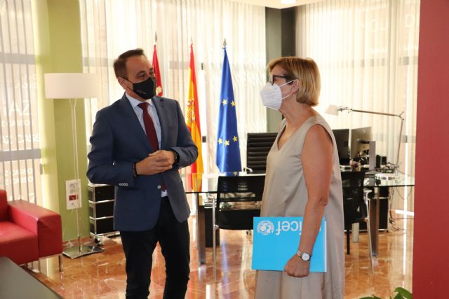 Antonio Snchez Lorente se rene con la presidenta de Unicef en la Regin de Murcia, Foto 1