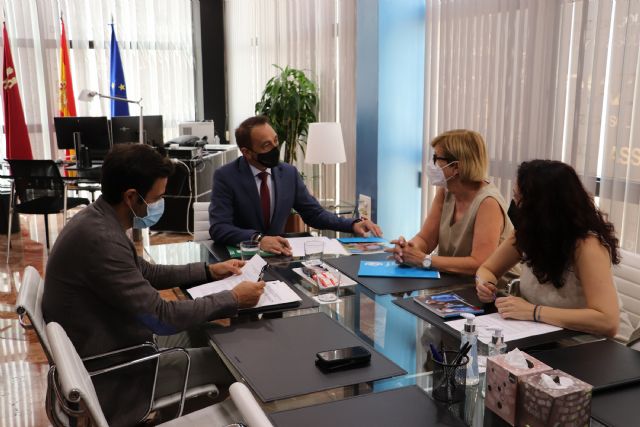 Antonio Sánchez Lorente se reúne con la presidenta de Unicef en la Región de Murcia - 2, Foto 2