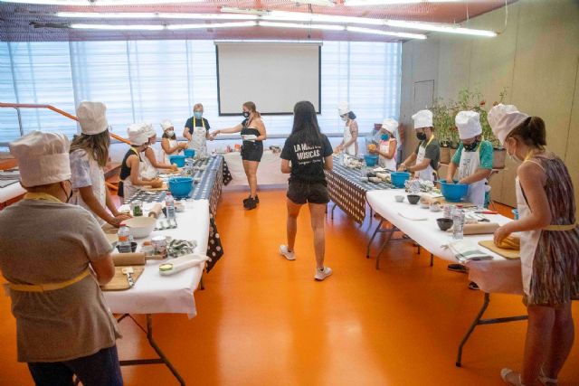 Casi cien niños participan en los talleres de La Mar Chica - 1, Foto 1