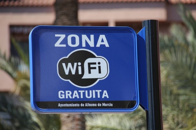 Instalan 14 nuevos puntos wifi gratuitos en los jardines de Alhama, Foto 1