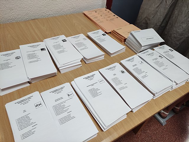 Abren con absoluta normalidad en los 20 locales o Colegios Electorales que Alcantarilla cuenta para los comicios electorales de hoy 23 de julio, constituyéndose todas las mesas en su horario previsto - 1, Foto 1