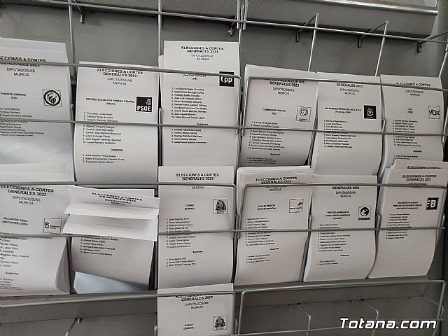 La participación de electores en Totana asciende al 41,99% por ciento, a las 14:00 horas; 6,21% puntos más que respecto a la cita del 2019 a la misma hora, Foto 2