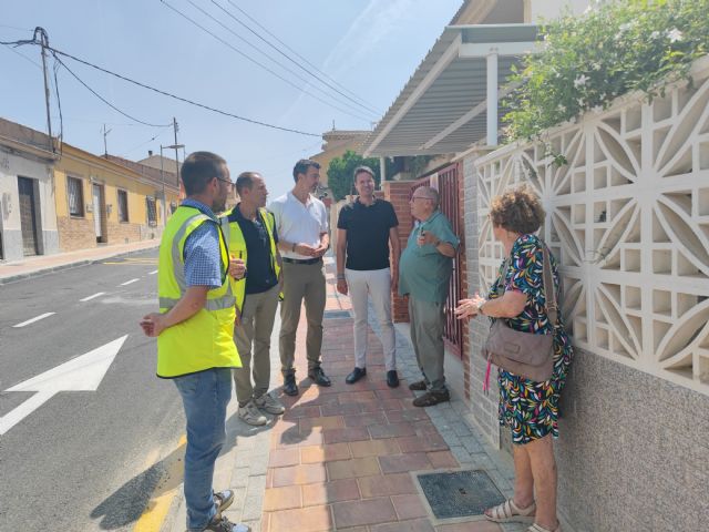 Últimos trabajos para la finalización de las obras de renovación de la red del agua para el consumo humano y alcantarillado en varias calles del Barrio San Miguel - 1, Foto 1