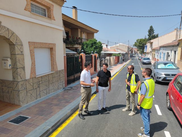 Últimos trabajos para la finalización de las obras de renovación de la red del agua para el consumo humano y alcantarillado en varias calles del Barrio San Miguel - 2, Foto 2