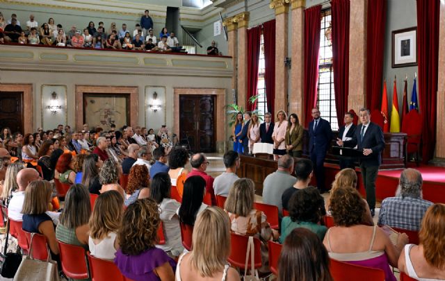 Más de 70 funcionarios toman posesión de sus nuevos puestos en distintos servicios del Ayuntamiento de Murcia - 2, Foto 2
