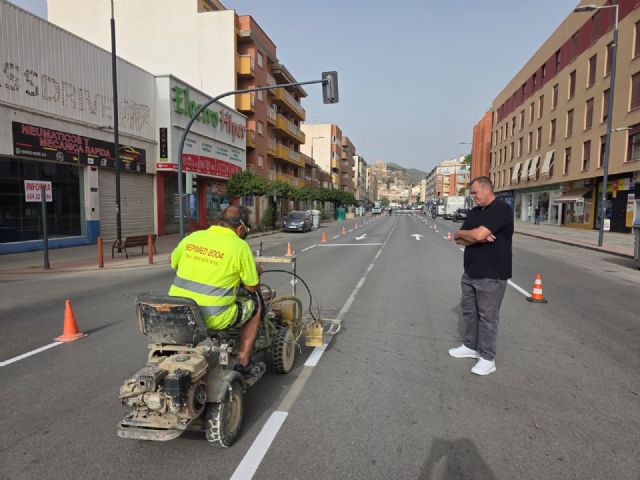 El Ayuntamiento de Lorca refuerza la seguridad vial con un plan intensivo de repintado de la se&ntilde;alización horizontal en todo el casco urbano y pedanías - 5, Foto 5