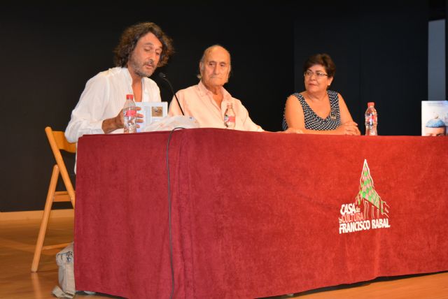 Pedro Javier Martínez presenta en Águilas Lo que importa es vivir y otras historias - 1, Foto 1