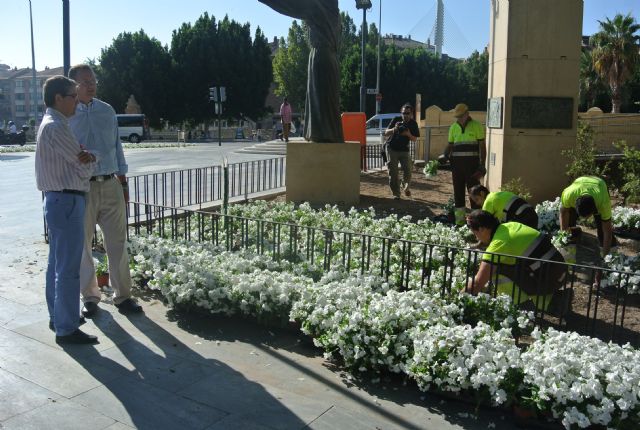 Murcia se engalana con 50.000 flores de temporada - 1, Foto 1