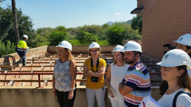 Sustituyen la cubierta del CEIP Saavedra Fajardo - 1, Foto 1