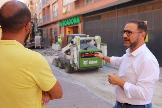 El alcalde de Lorca supervisa los trabajos que se están desarrollando para el acondicionamiento de la calzada del carril de Caldereros - 1, Foto 1