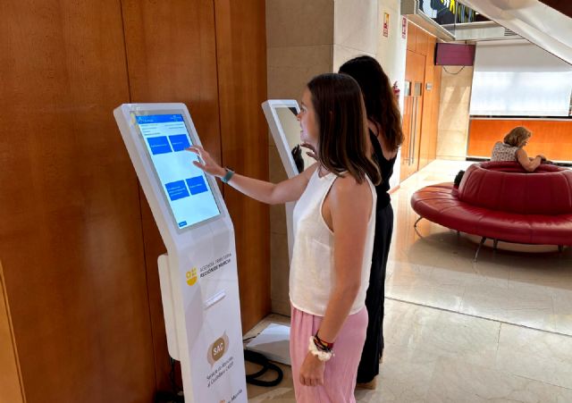 La Comunidad instala atriles digitales en las oficinas de atención que permiten a los ciudadanos pedir cita de manera ágil y sencilla - 1, Foto 1