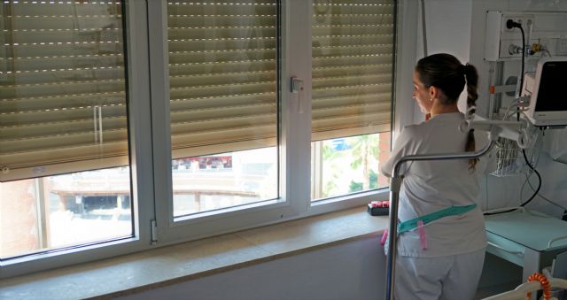 La Arrixaca concluye la instalación de 540 nuevas ventanas de alta eficiencia energética en las seis plantas de hospitalización general - 1, Foto 1