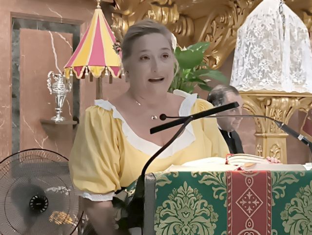 La concejal de Turismo entrega una nueva bandera de España al patrón de Cartagena - 5, Foto 5