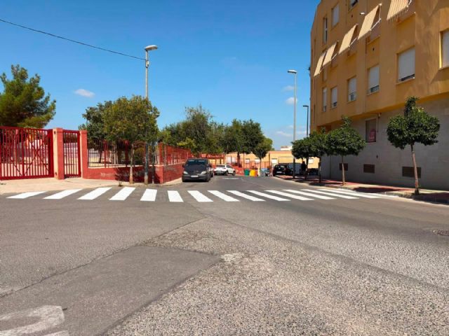 El Ayuntamiento ultima el repintado de los entornos de todos los colegios p�blicos del municipio para reforzar la seguridad ante el inicio del curso