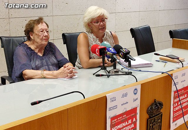 CON-TRASTE inaugura esta noche la exposición de homenaje sobre antigua cartelería y una retrospectiva del grupo, Foto 1