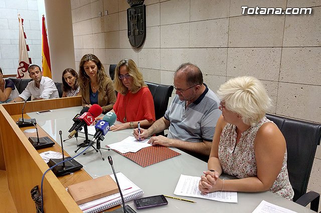 El Ayuntamiento se adhiere al Manifiesto para la Igualdad que promueve la Organización de Mujeres Empresarias y Profesionales de la Región de Murcia, Foto 3