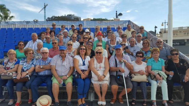Los mayores reanudan el programa de viajes culturales con un paseo en barco por Cartagena - 1, Foto 1