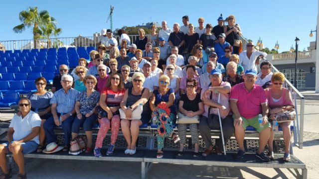 Los mayores reanudan el programa de viajes culturales con un paseo en barco por Cartagena - 2, Foto 2
