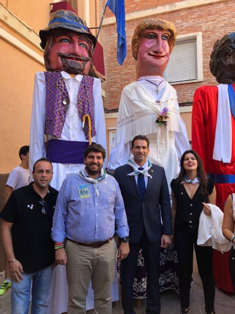 López Miras asiste al XIX Encuentro de Gigantes y Cabezudos ´Villa de Abarán´ - 2, Foto 2