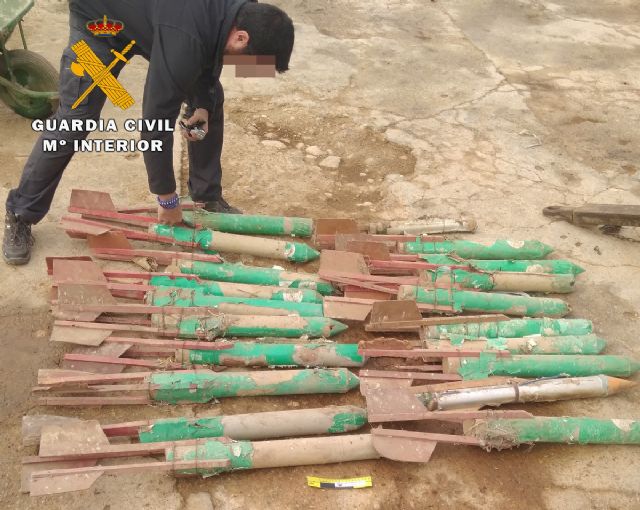 La Guardia Civil desactiva un proyectil de artillería y 20 cohetes antigranizo - 1, Foto 1