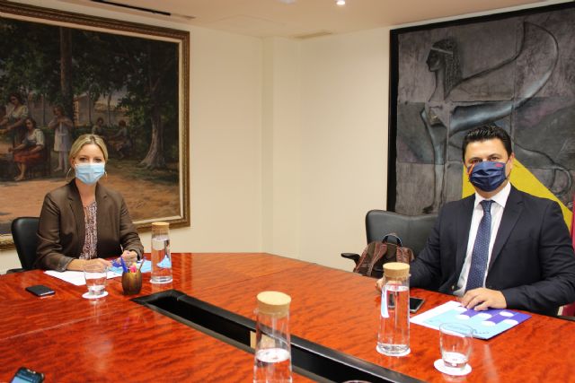 El alcalde presenta la vertiente empresarial del proyecto San Javier, Ciudad del Aire a la consejera de Empresa, Industria y Portavocía - 2, Foto 2