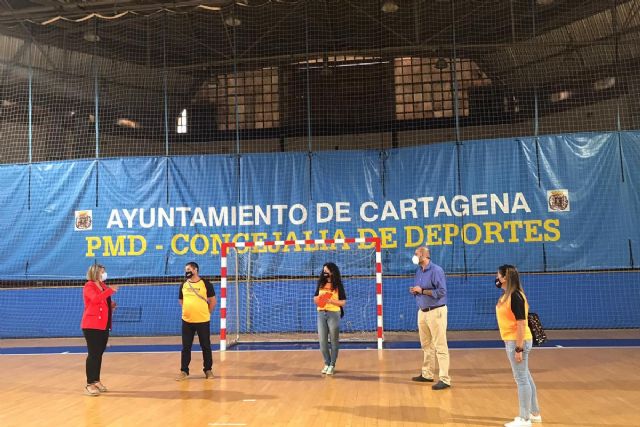 Deportes reparará el pavimento de la pista exterior y el rocódromo del Pabellón Municipal Cuatro Santos - 1, Foto 1