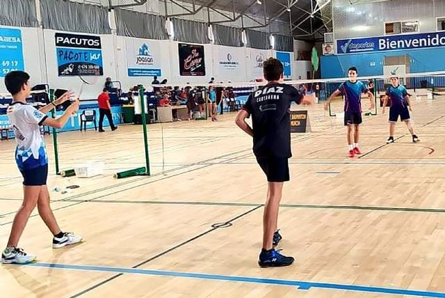 12 medallas para el Bádminton Las Torres en el regional de categorías inferiores - 3, Foto 3